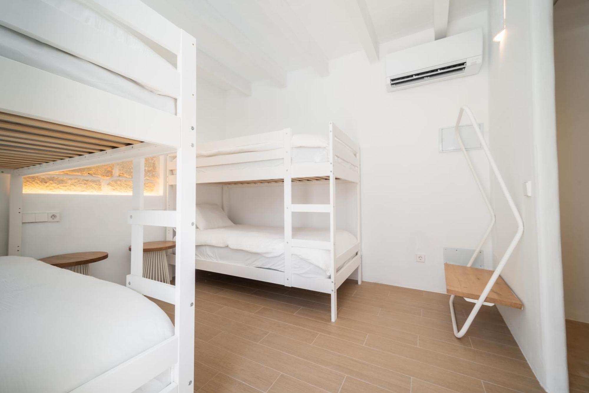 סיוטאדלה Llonga'S 11Th Youth Hostel מראה חיצוני תמונה