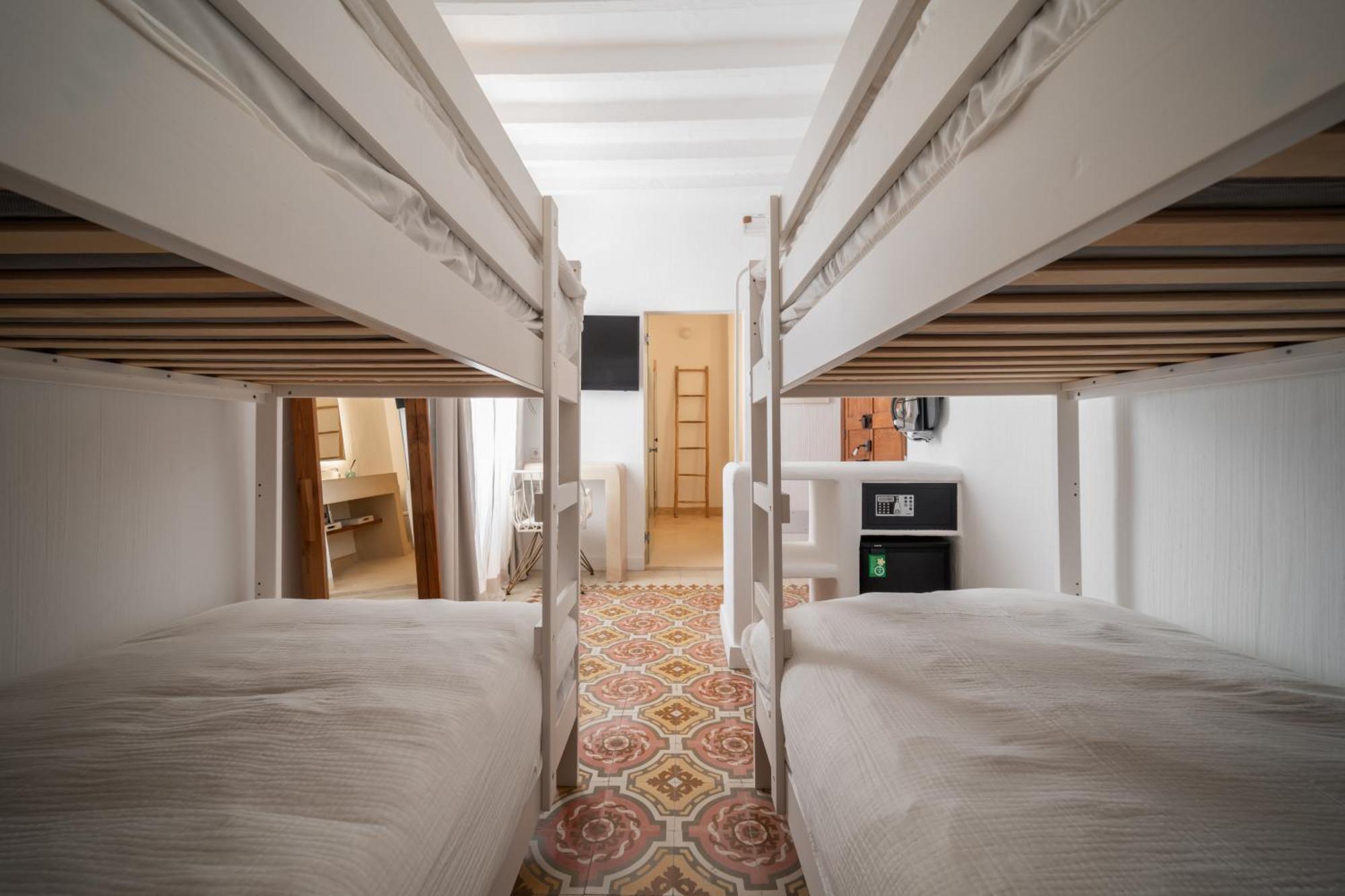 סיוטאדלה Llonga'S 11Th Youth Hostel מראה חיצוני תמונה