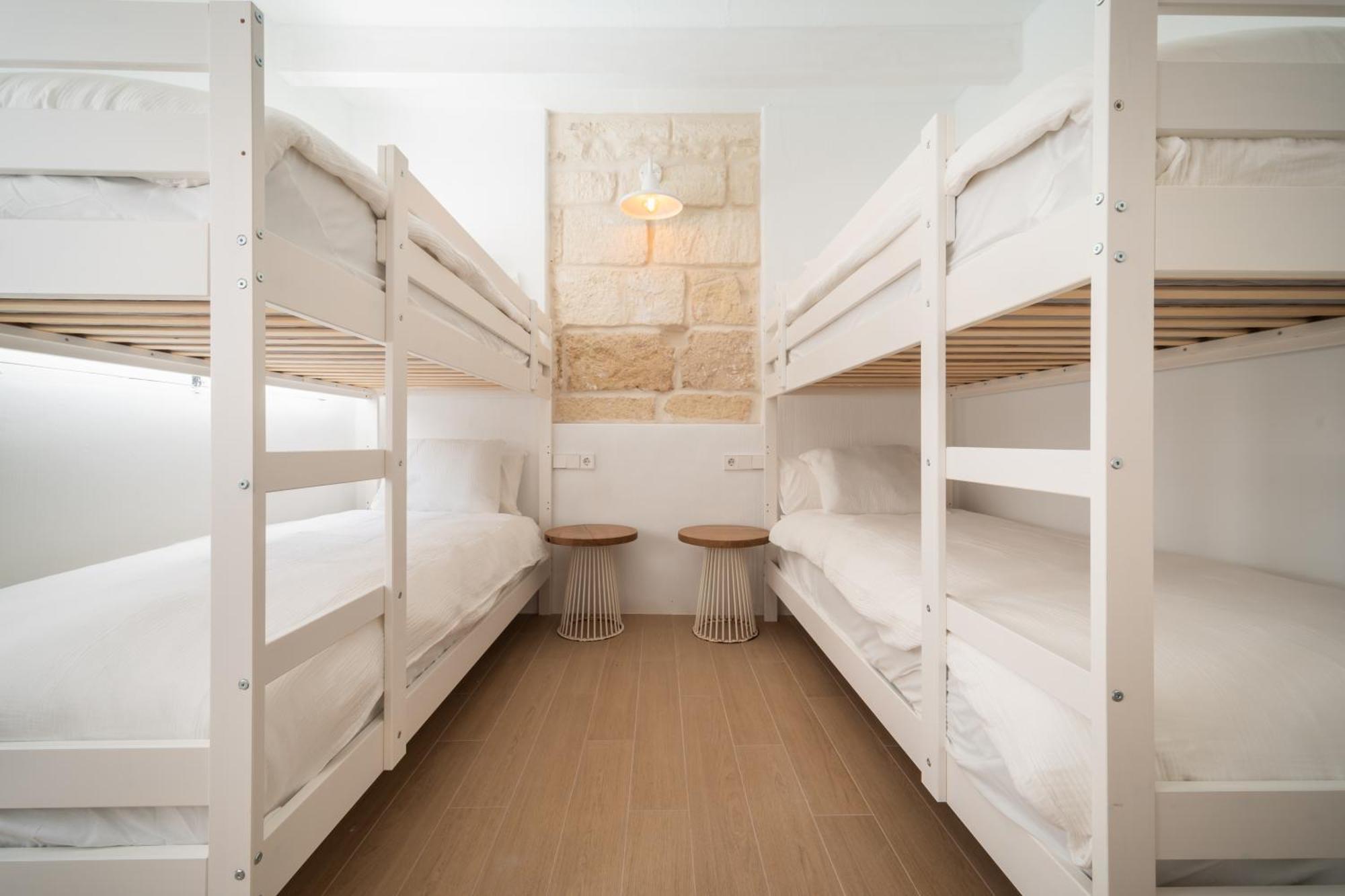 סיוטאדלה Llonga'S 11Th Youth Hostel מראה חיצוני תמונה