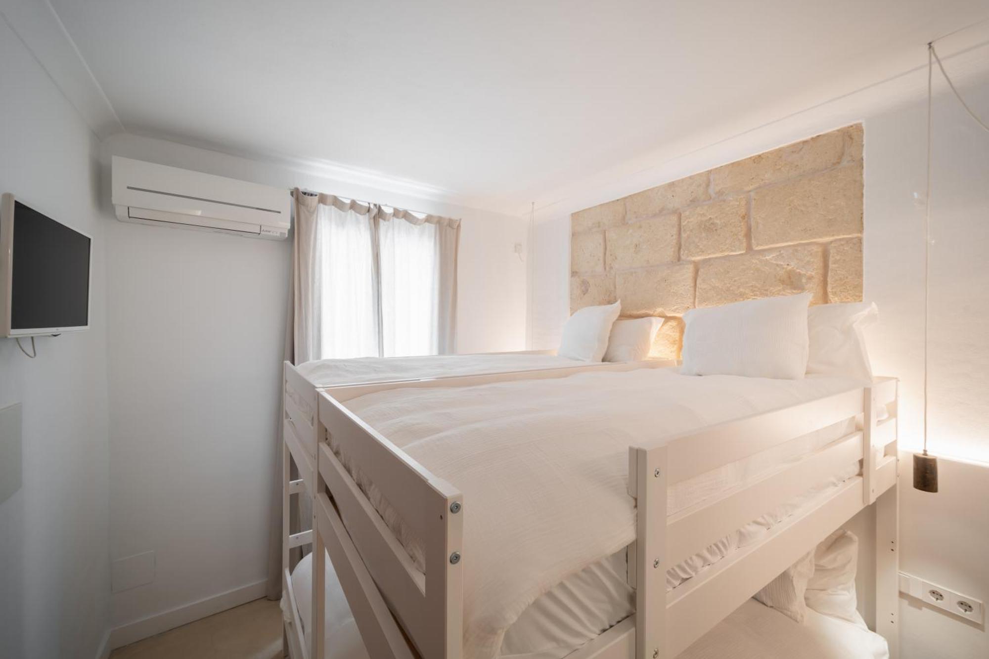 סיוטאדלה Llonga'S 11Th Youth Hostel מראה חיצוני תמונה